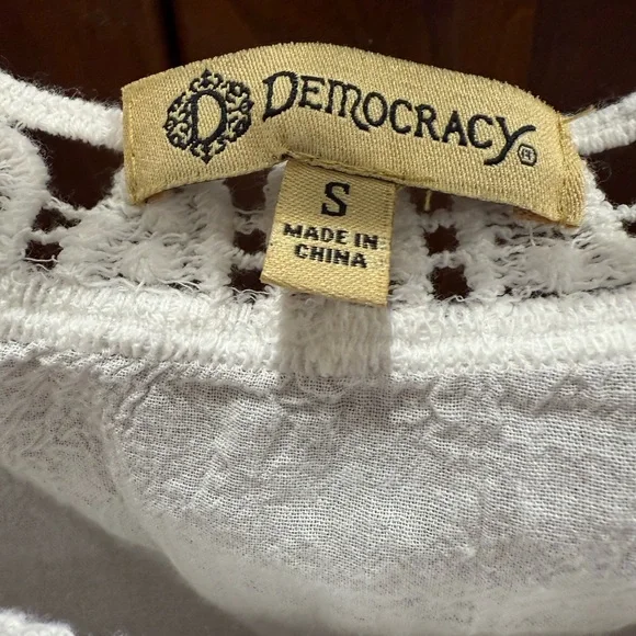 Democracy Elegant White Lace trim Women's Top - Picture 7 of 8